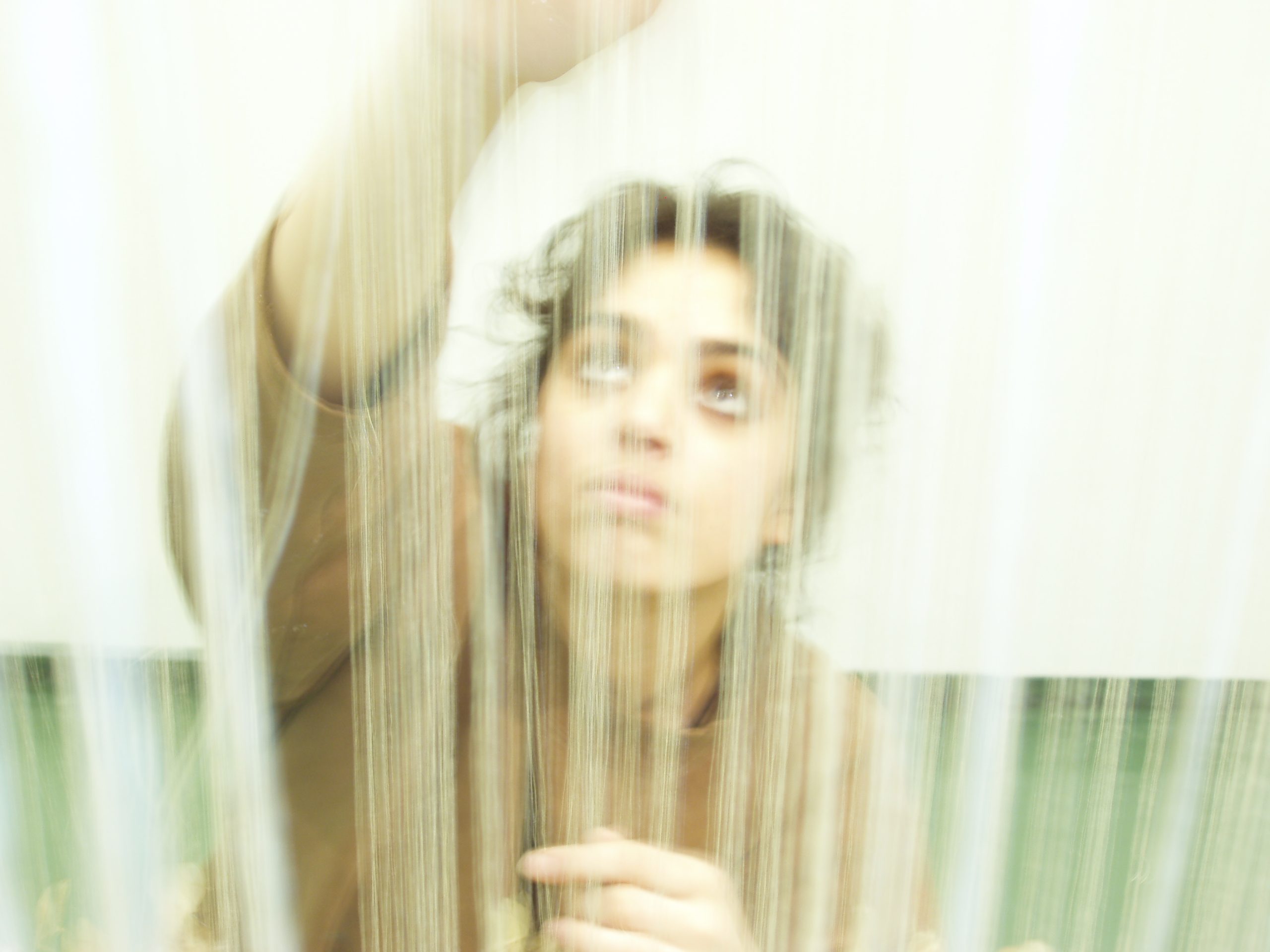 Amber-Bijl-Artist-working-on-Weightless-I-2007 Amber-Bijl-Artist-working-on-Weightless-I-2007