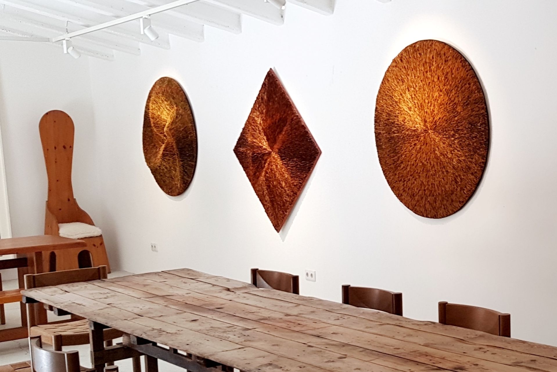 Vanishing-Points-maple-seeds-Amber-Bijl-Galeria-Miguel-Alzueta-Palau-de-Casavells-2018-1.jpg